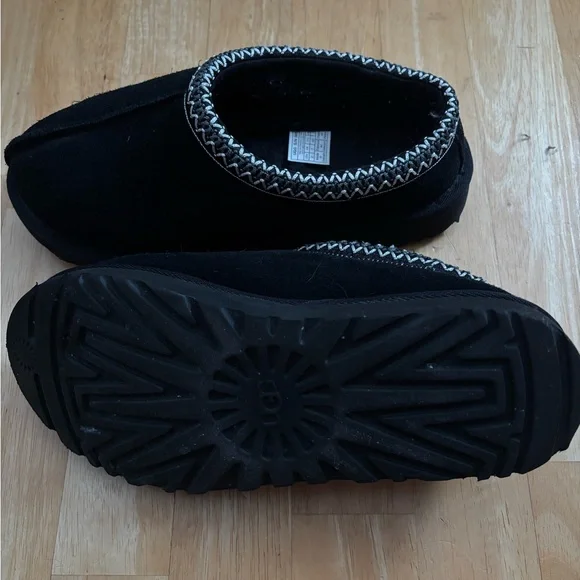 Black Ugg Tasman Slippers Women’s size 9 - Picture 2 of 4